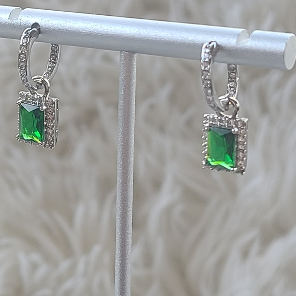 Swarovski Angelic Rectangular Pierced Earrings, Green, Rhodium Plated- Excellent - Picture 2 of 9